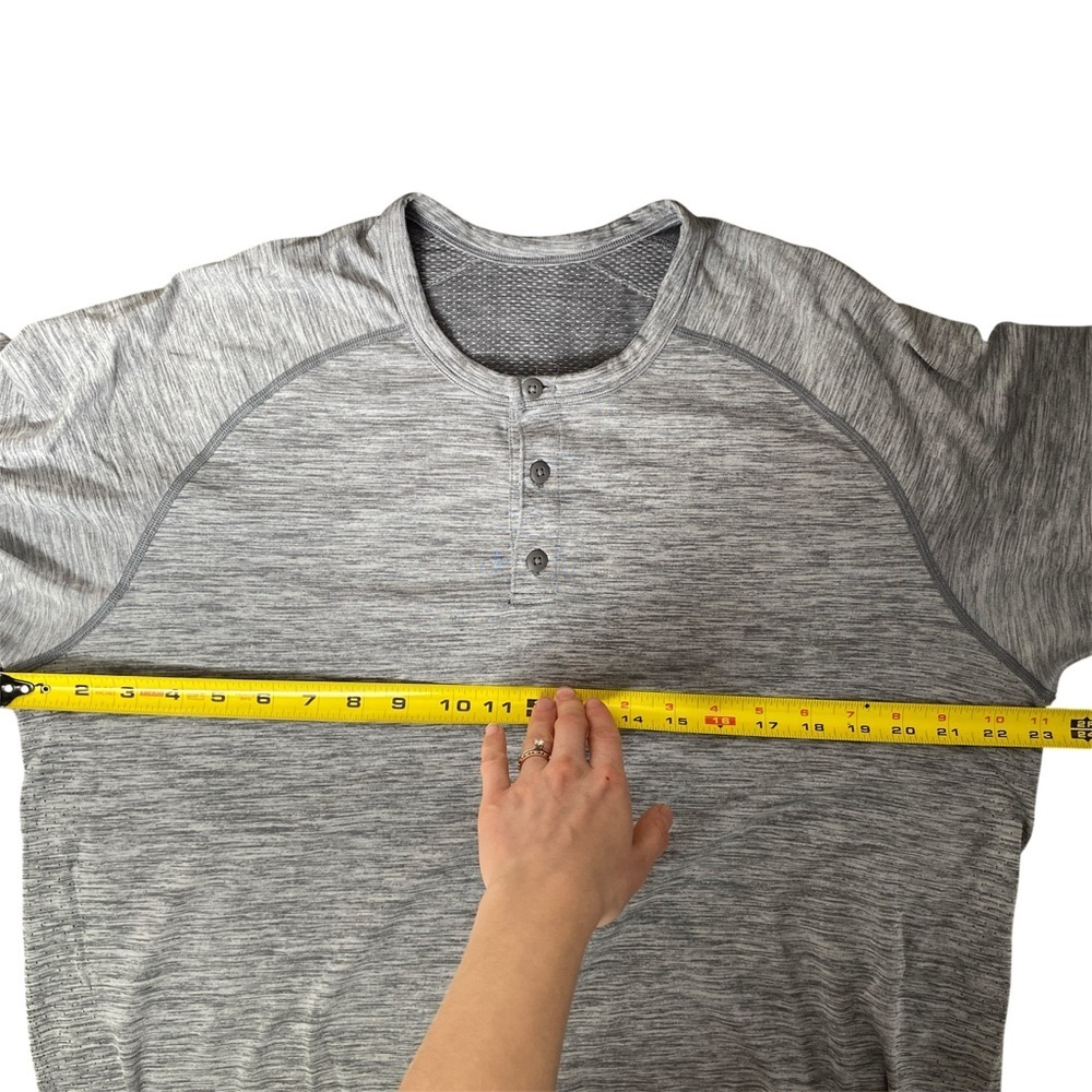 LULULEMON Men's Metal Vent Tech Short Sleeve Henley Slate White XL - Picture 11 of 11
